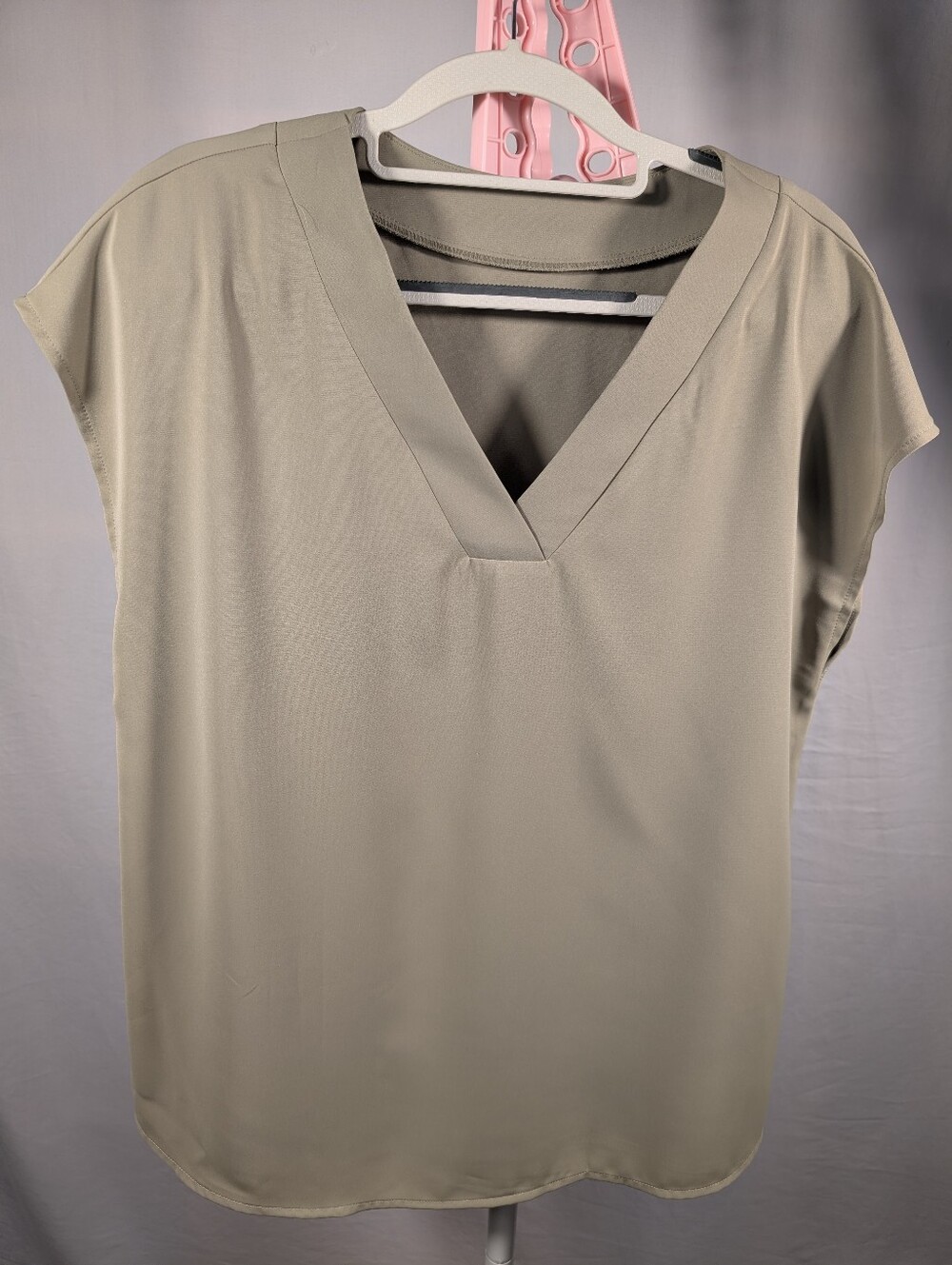 Women's Olive Green V-Neck Cap Sleeve Blouse Relaxed Fit Size XL